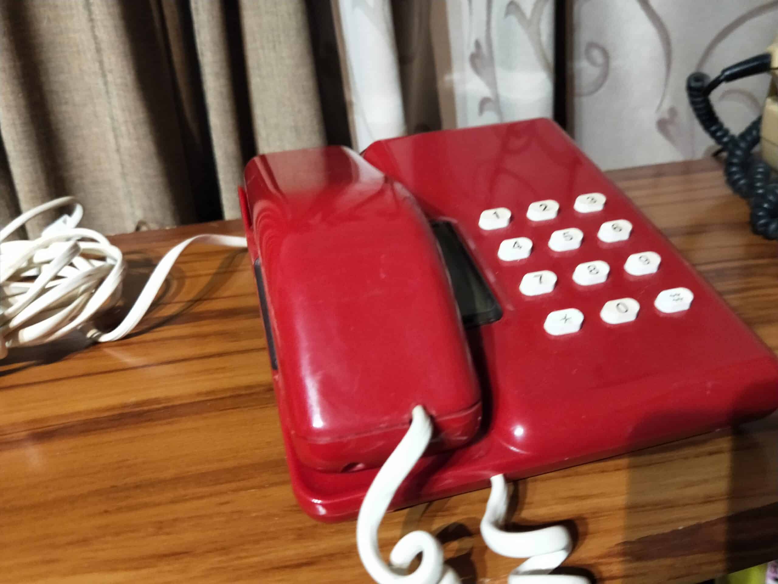 Red Pert phone excellent dials in tone
